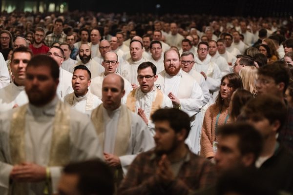 400 priests SEEK Catholic Conference College